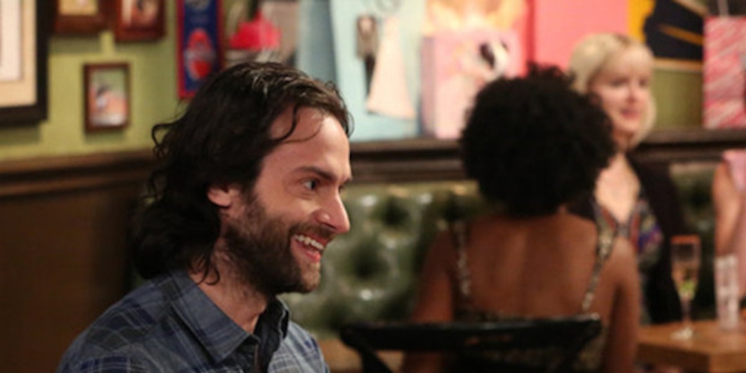 What It S Like To Be An Extra On Live Tv E Online